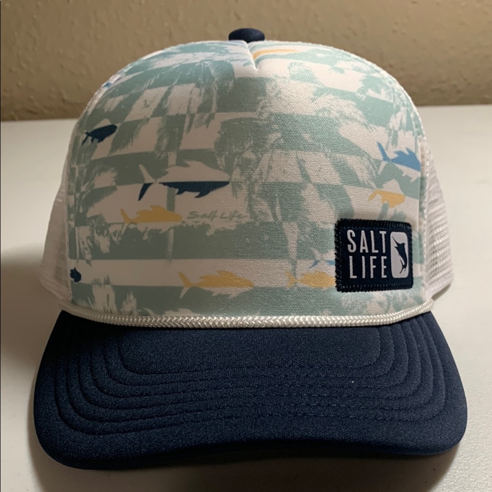 NWT Youth Salt Life Blue and White Fish Print Hat